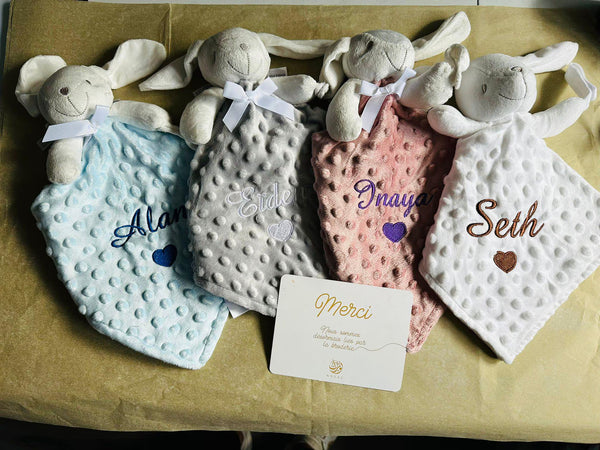 Doudou Brodé Personnalisé, Douceur et Réconfort pour Bébé
