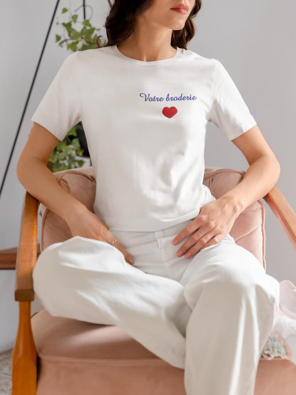 T-shirt Blanc Personnalisé Brodé Femme : Exprimez Votre Style Unique avec des Mots